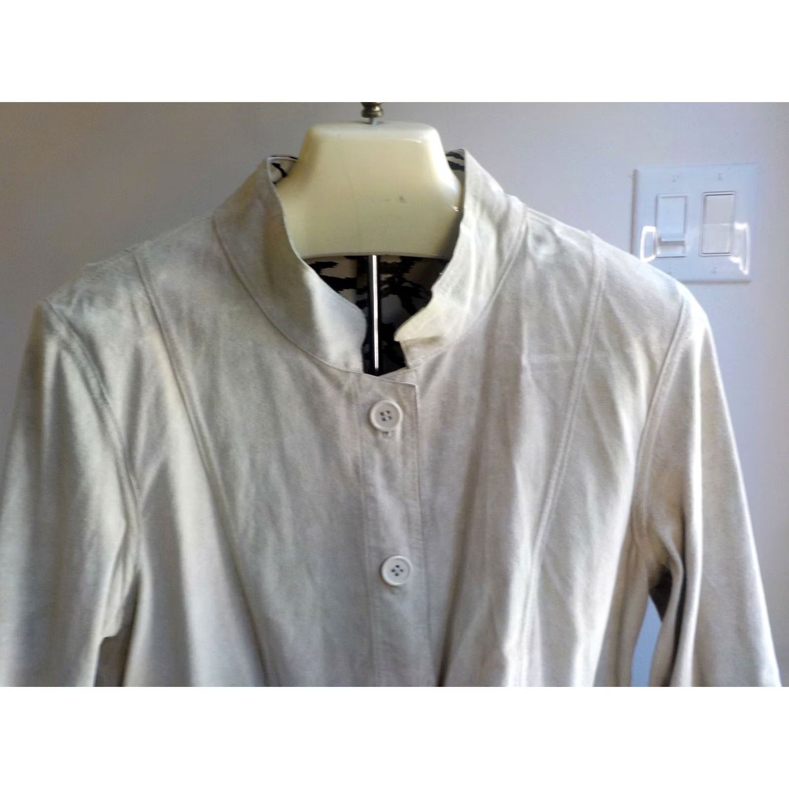 Neiman Marcus VINTAGE Neiman Marcus Exclusive Reversible Suede/Zebra Print Short Jacket SZ 14 Beige/Black Womens Jacket Beige/Black Zebra 90s Size 36" / US 14 / IT 50 - 4 Thumbnail