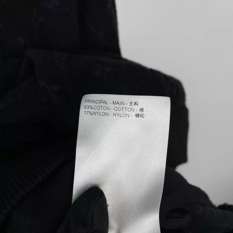 Louis Vuitton Louis Vuitton Black Velvet Towel Embroidered Dark Embossed Size US M / EU 48-50 / 2 - 8 Thumbnail