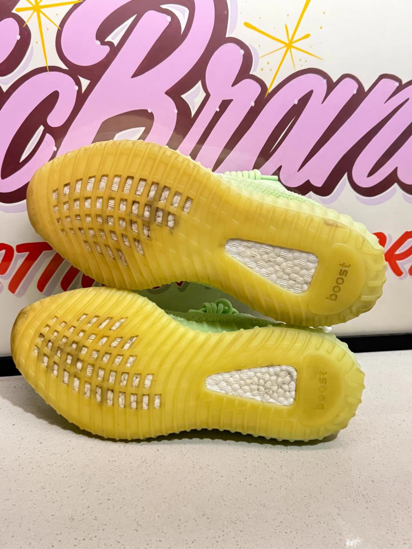 Adidas adidas Textile Upper, Lifestyle Low-Top Sneakers。 Ｑ20 Size US 9.5 / EU 42-43 - 4 Thumbnail