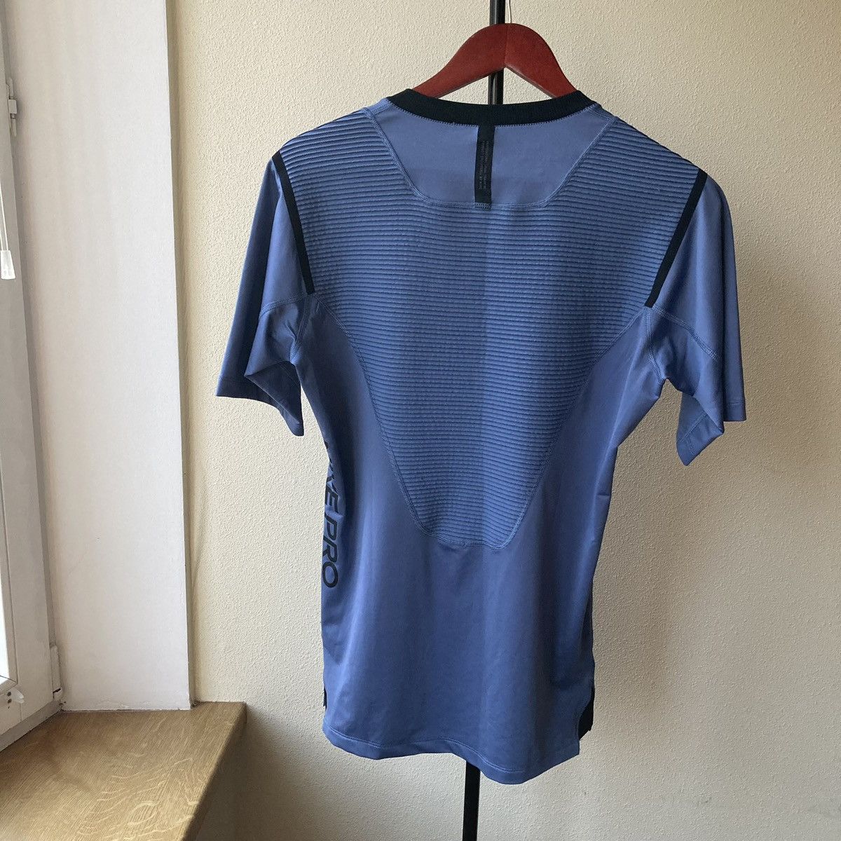 Nike Nike Pro Aeroadapt Sportswear T Shirt Gym Style Casual Blue Size US S / EU 44-46 / 1 - 7 Thumbnail
