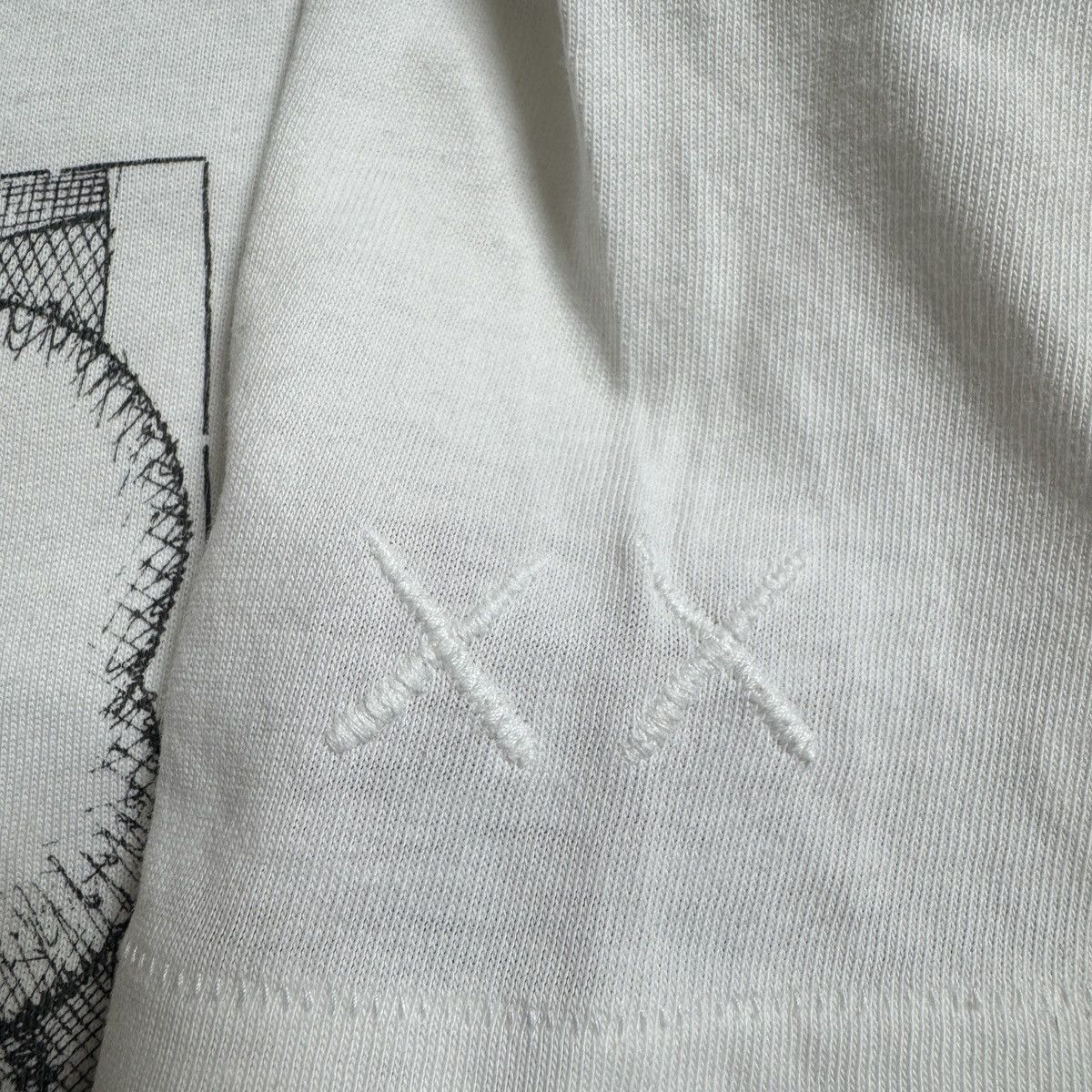 Kaws Kaws Chum x Uniqlo Tokyo artist graffiti tee Size US M / EU 48-50 / 2 - 4 Thumbnail