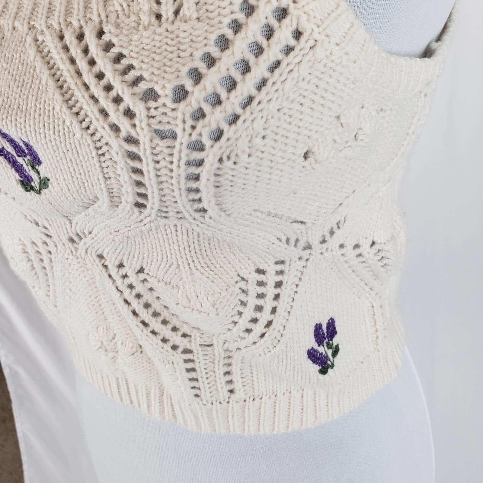 Designer Pink Rose Embroidered Crocheted Cream Crop Top Floral Detail Size S / US 4 / IT 40 - 3 Thumbnail