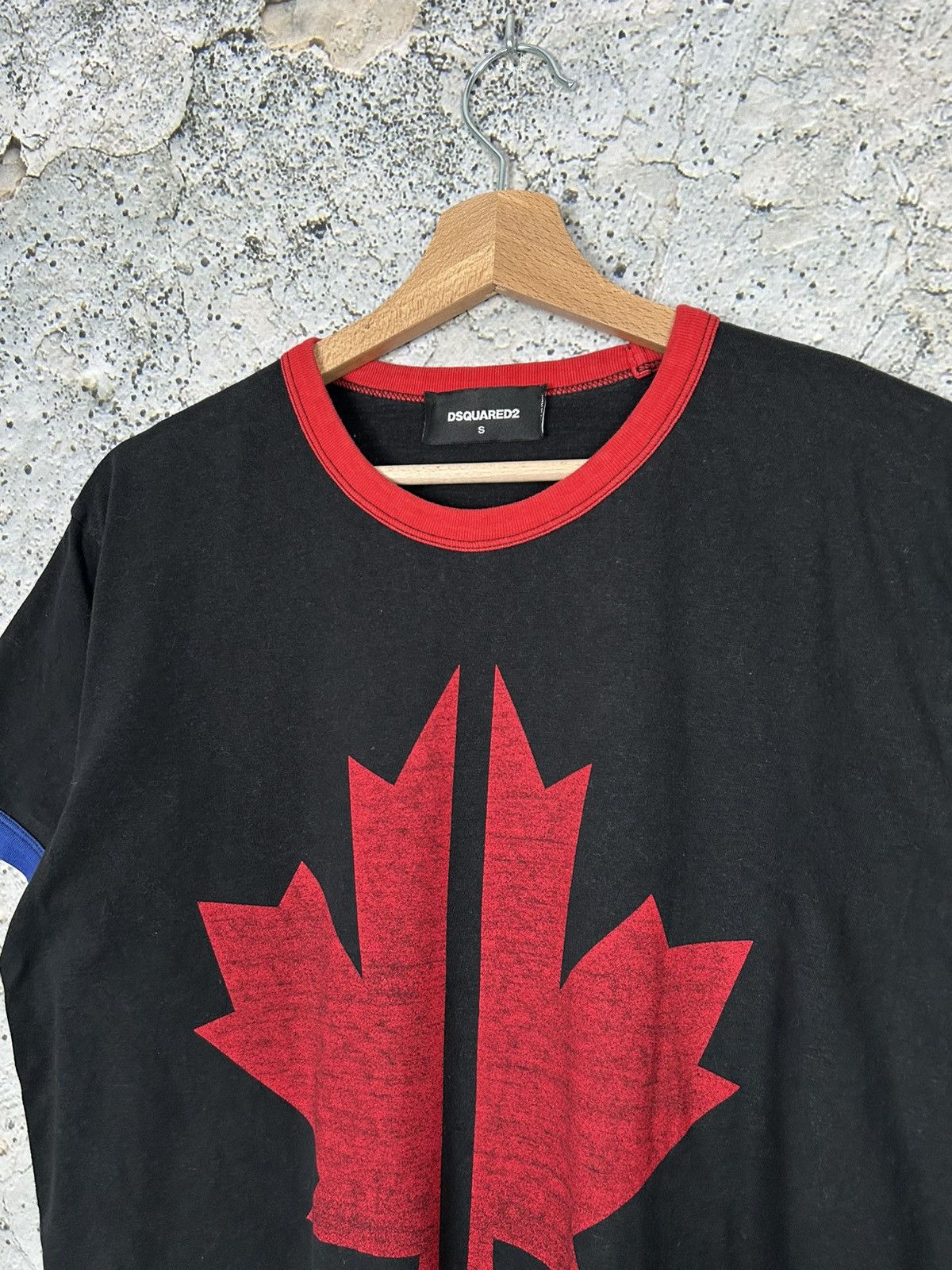 Dsquared2 Vintage Dsquared2 Maple Leaf Graphic Tee Y2K 00s Avant Garde Size US S / EU 44-46 / 1 - 3 Thumbnail