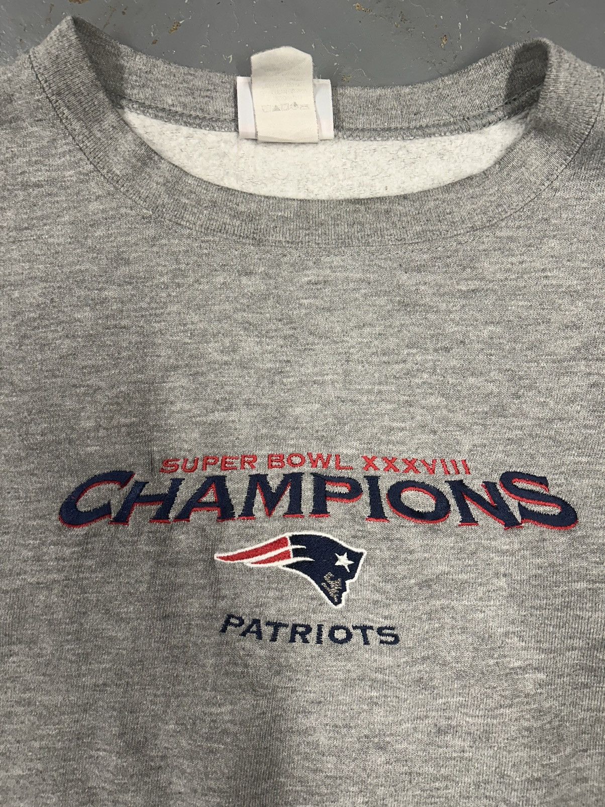 NFL × Vintage Crazy Vintage 2004 New England Patriots Grey NFL Crewneck Size US L / EU 52-54 / 3 - 2 Thumbnail