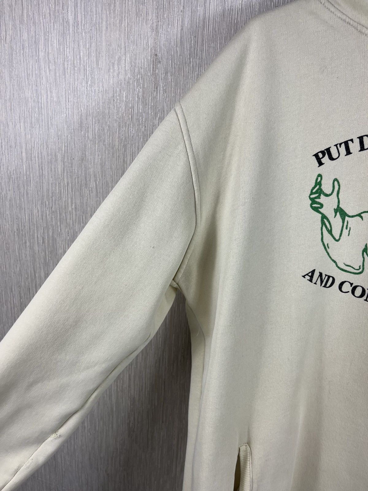 Vintage Vintage Put down the drugs and come get a hug hoodie funny Size US L / EU 52-54 / 3 - 10 Thumbnail