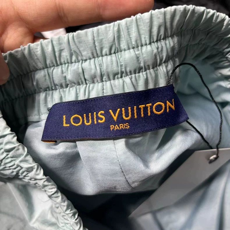 Louis Vuitton Louis Vuitton size s Light blue monogrammed paneled elasti Size US 28 / EU 44 - 2 Thumbnail