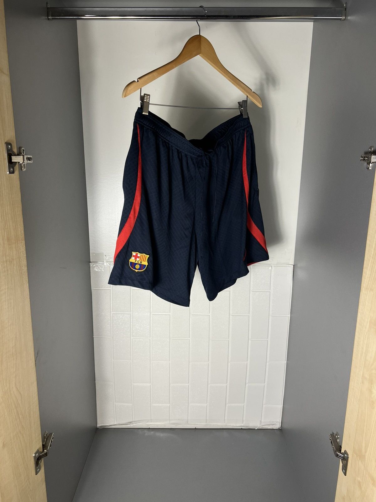 Nike VINTAGE NIKE FC BARCELONA SPAIN SOCCER JERSEY RETRO Y2K 90s Size US XL / EU 56 / 4 - 6 Thumbnail