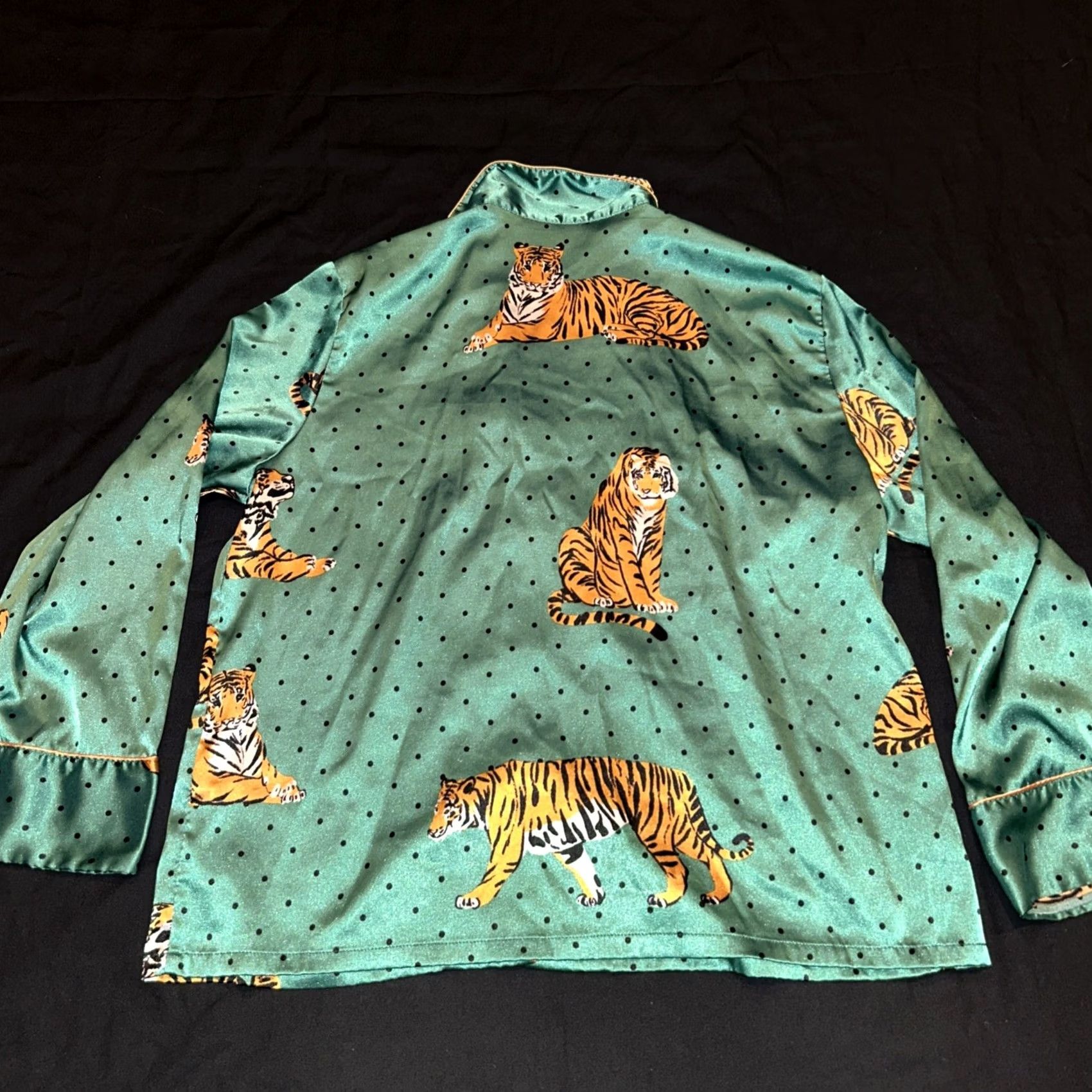Vintage Women’s XL Unbranded Pajama Top Satin Green Tigers Button Up A48 Size XL / US 12-14 / IT 48-50 - 3 Thumbnail