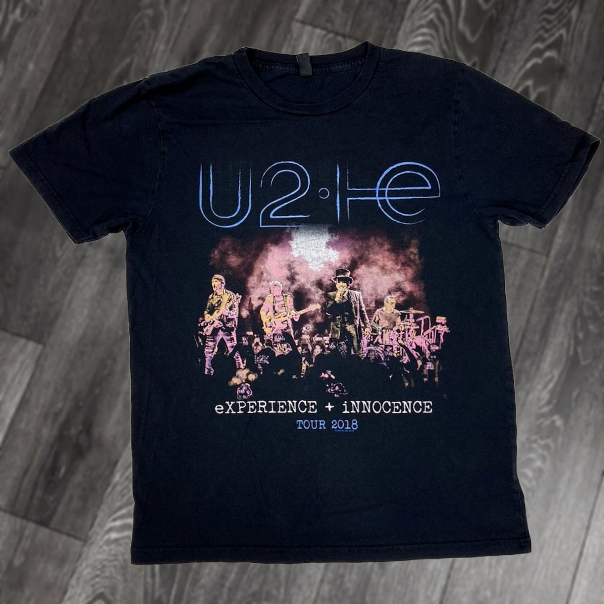 Vintage U2 Experience + Innocence Tour 2018 Graphic Shirt Women Small Black T-Shirt Size S / US 4 / IT 40 - 1 Thumbnail