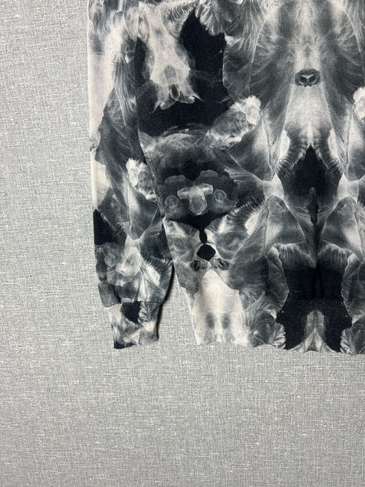 Alexander McQueen Alexander McQueen Trompe L’Oeil All Over Print Silk Sweater Size L / US 10 / IT 46 - 13 Thumbnail