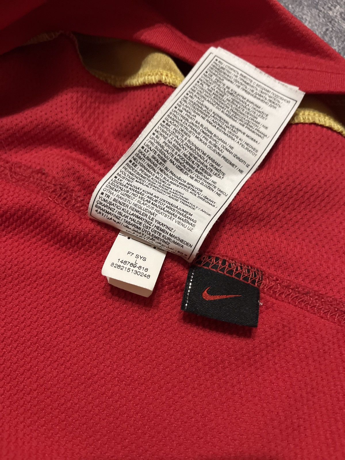 Vintage VERY RARE NIKE FC ARSENAŁ LONDON ENGLAND SOCCER JERSEY RETRO Size US L / EU 52-54 / 3 - 8 Thumbnail