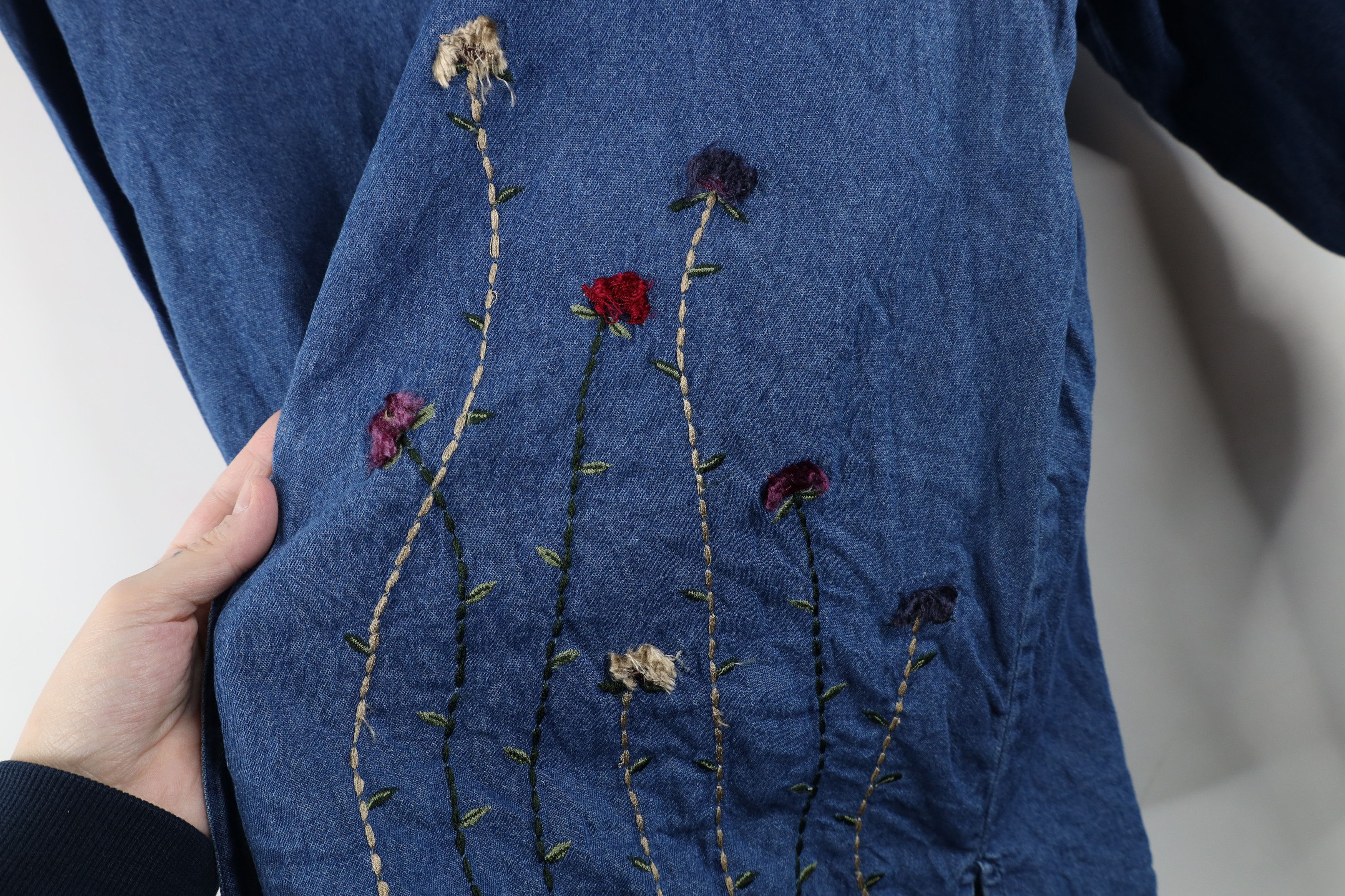 Vintage Vintage 90s Streetwear Embroidered Flower Denim Button Shirt Size XL / US 12-14 / IT 48-50 - 9 Thumbnail