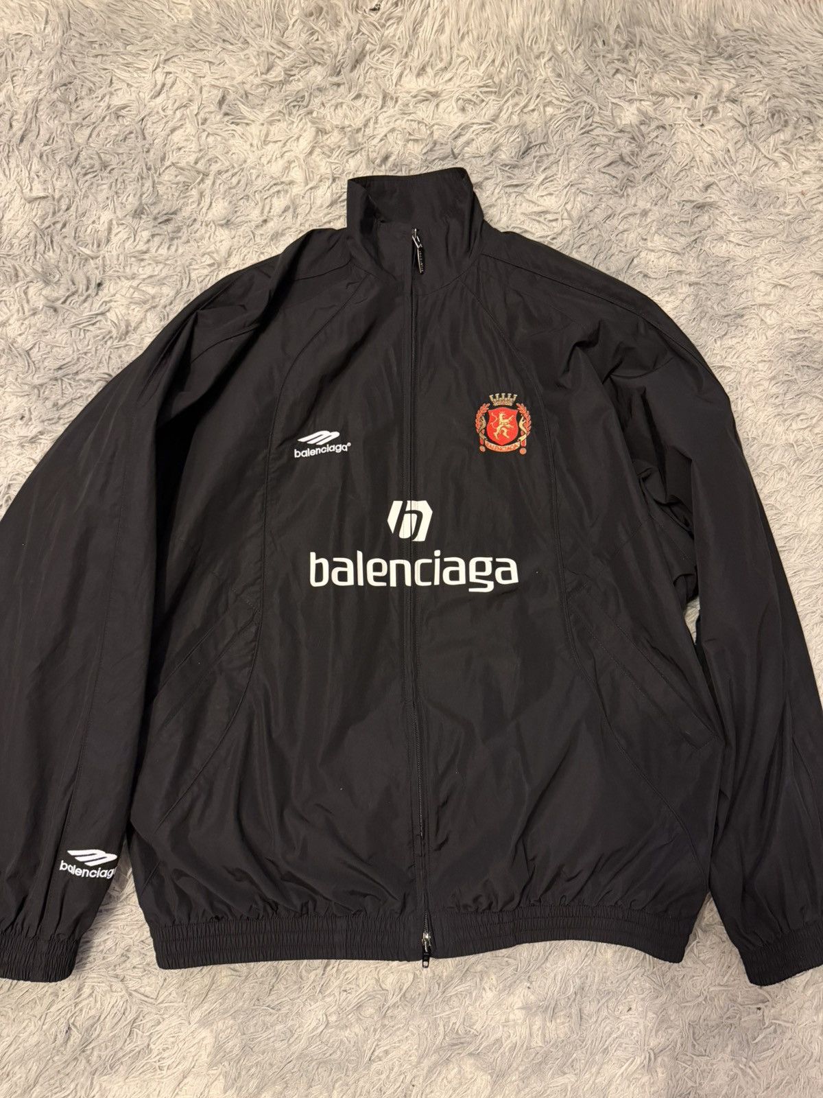 Balenciaga ManUnited football jacket Size US M / EU 48-50 / 2 - 1 Thumbnail