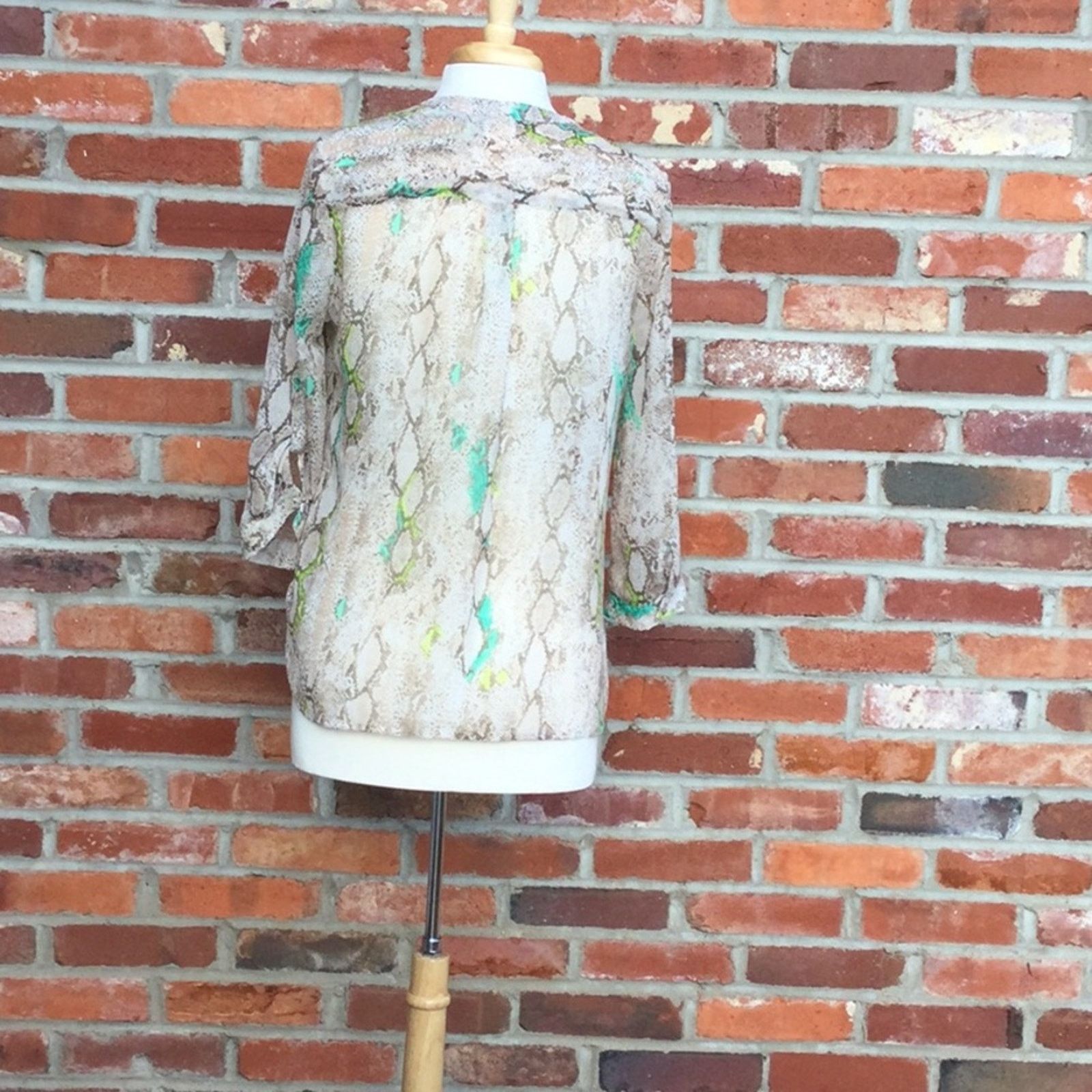 Covington Covington Essentials V-neck Animal Print Sheer L/S SZ M* Size M / US 6-8 / IT 42-44 - 6 Thumbnail