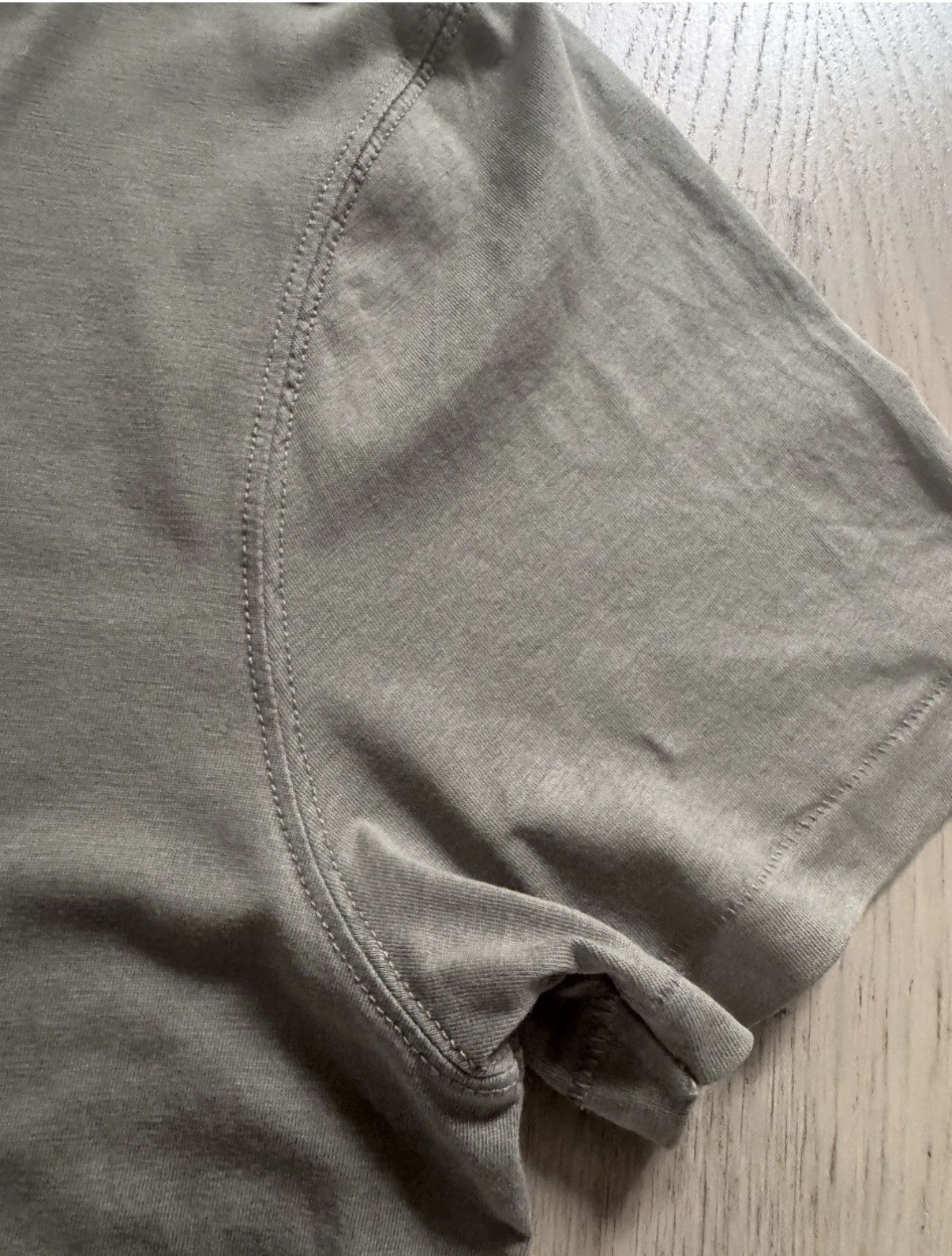 Tom Ford TOM FORD tshirt study REAL TAPE MEASUREMENTS IN PHOTOS Size US M / EU 48-50 / 2 - 11 Thumbnail