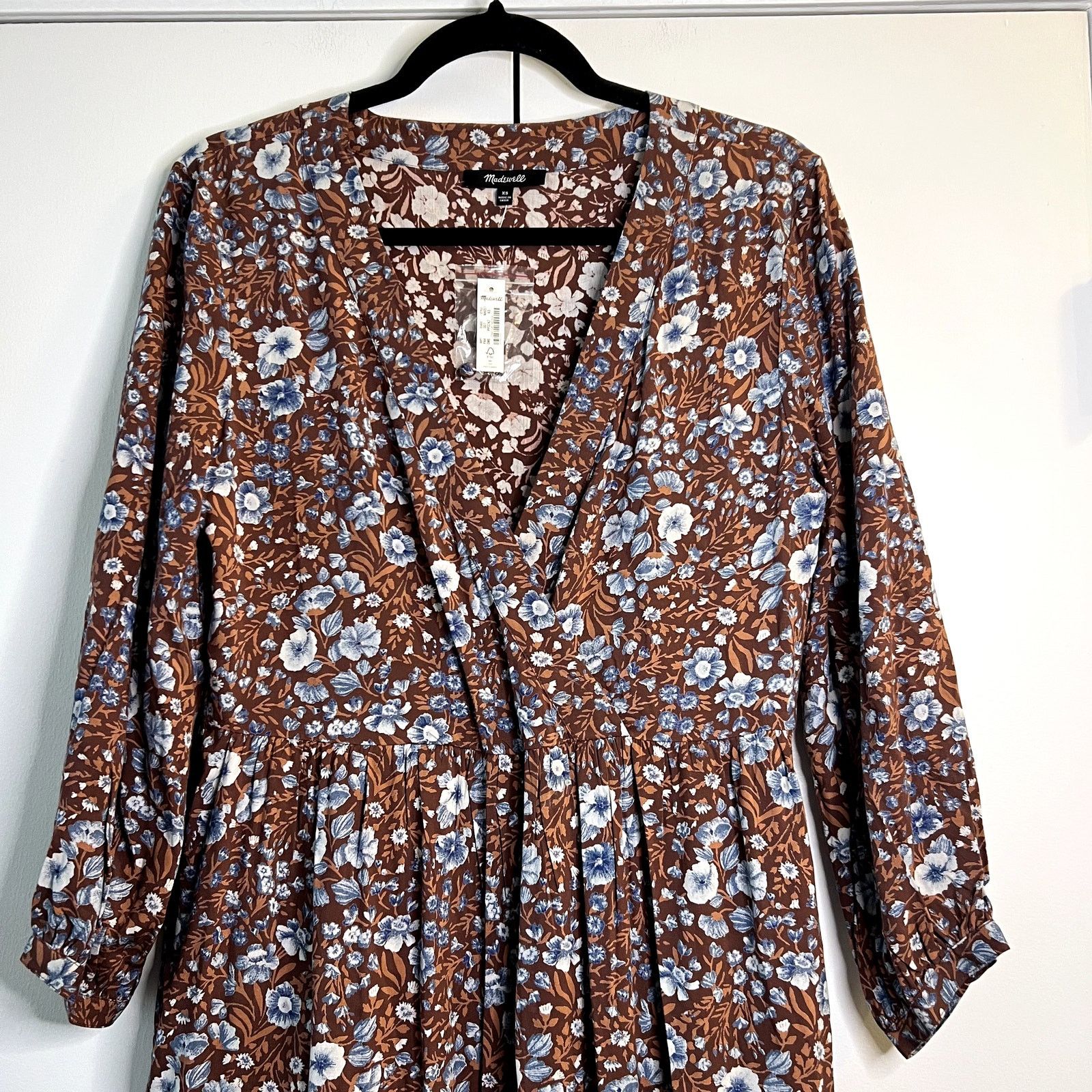 Madewell Madewell Challis Wrap Midi Dress in Woodland Floral V-neck Size XS / US 0-2 / IT 36-38 - 4 Thumbnail