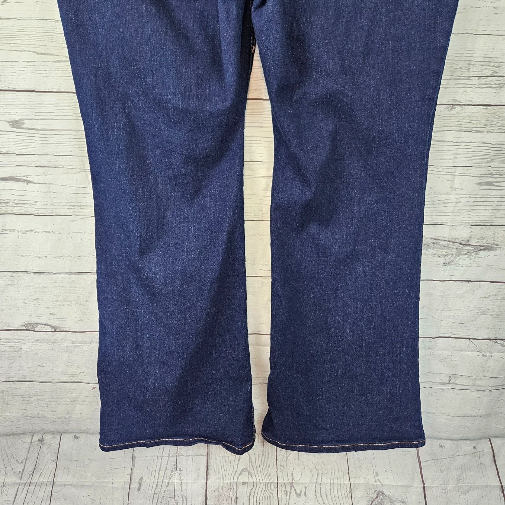 Old Navy **Womens Old Navy Wow Flare Jeans Size 18 Blue High Rise** User: **Womens Old Navy Wow Flare Jeans Size 18 Blue High Rise** Size 40" / US 18 - 5 Thumbnail