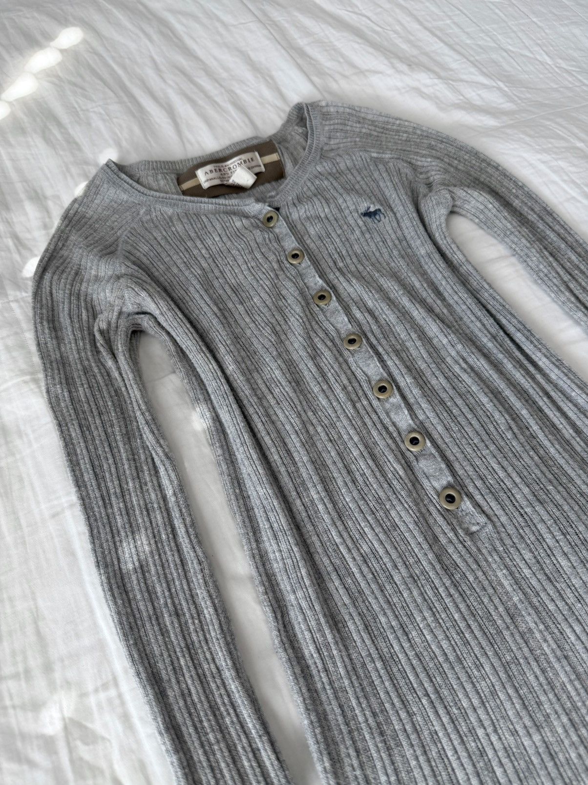 Vintage Abercrombie & Fitch Cotton Ribbed Longsleeve Henley in Gray, Women's — image 3 of 6