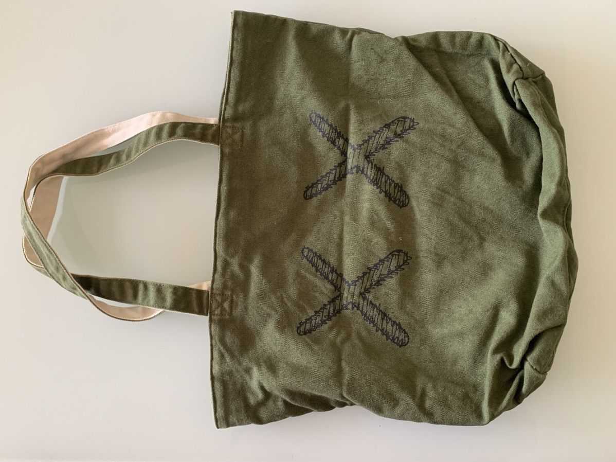 Kaws Kaws green bag. Size ONE SIZE - 2 Thumbnail