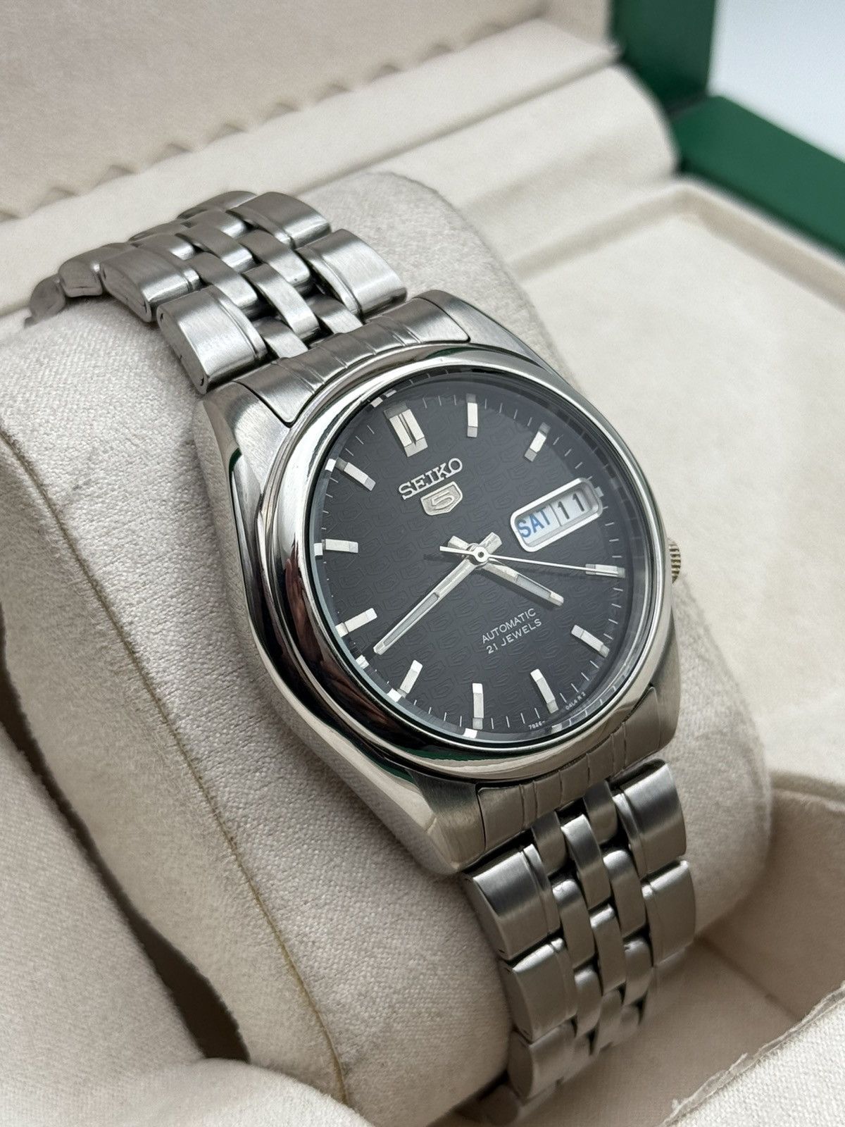Seiko Seiko 5 Automatic 7S26 Black Dial 37mm 21J Vintage Watch Size 36 - 3 Thumbnail