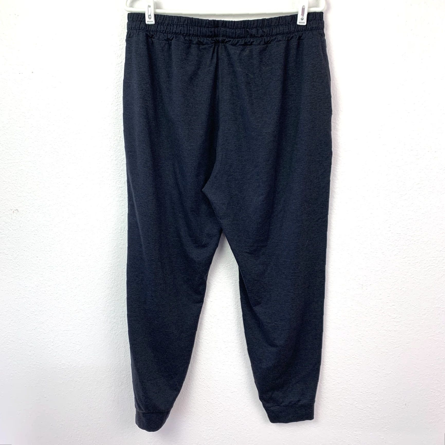 Vuori Vuori Performance Jogger Sweatpants Women's XL Navy Blue Drawstring Elastic Waist Pockets Activewear Athleisure, Gym Training, Running, Yoga Size 40" / US 18 - 7 Thumbnail