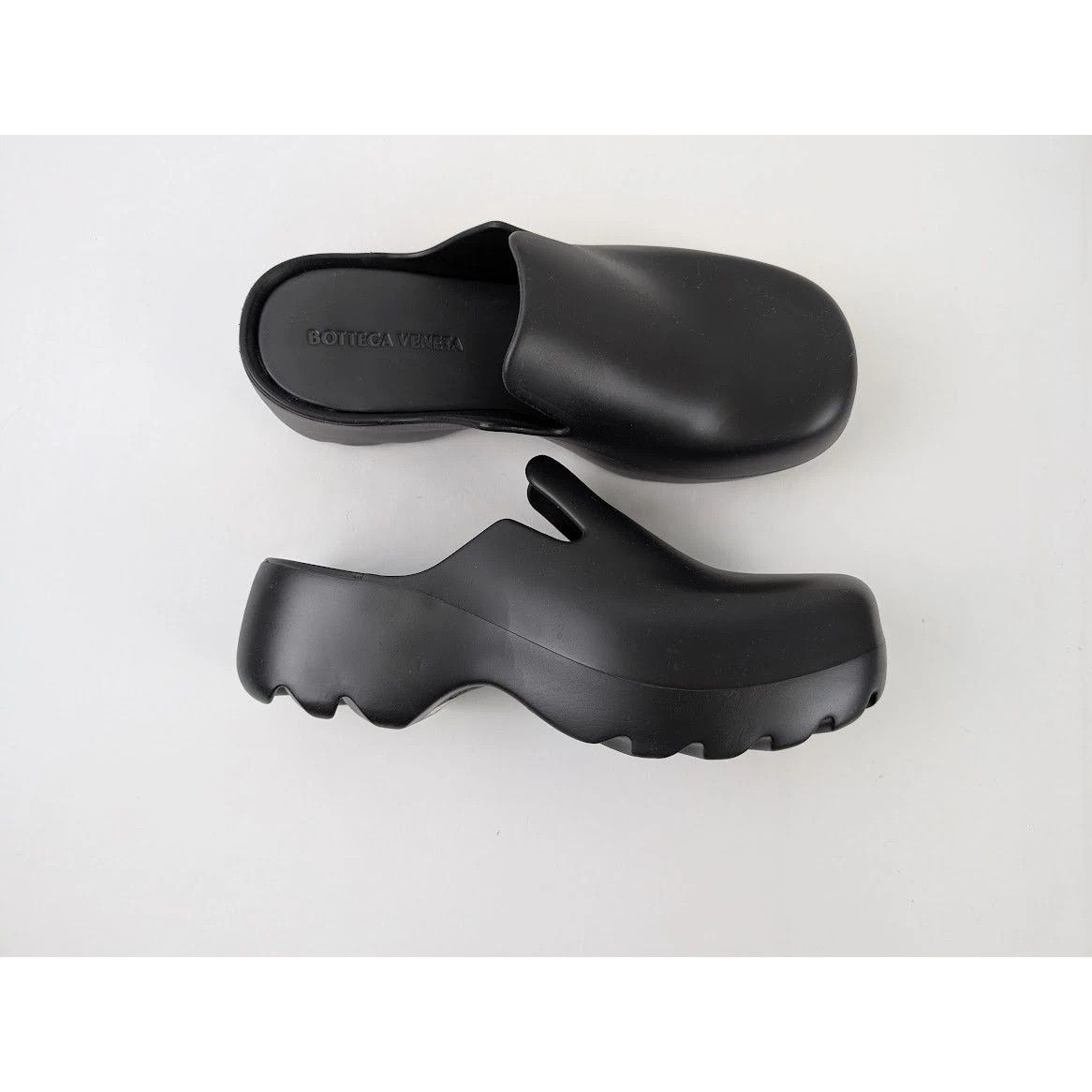 Bottega Veneta o1rshd1 Q:2 / Gel Rubber Flash Slipper in Black Size US 12 / EU 45 - 1 Thumbnail