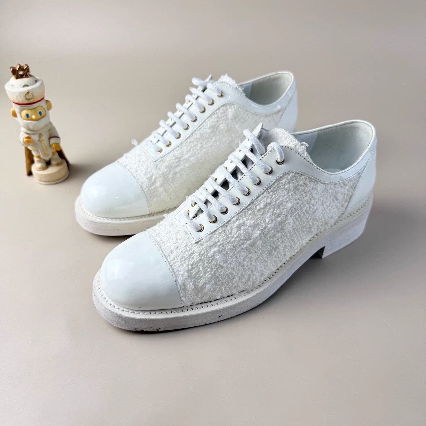 Chanel CHANEL White Gold CC Logo Loafers 37.5 Size US 6.5 / IT 36.5 - 1 Thumbnail