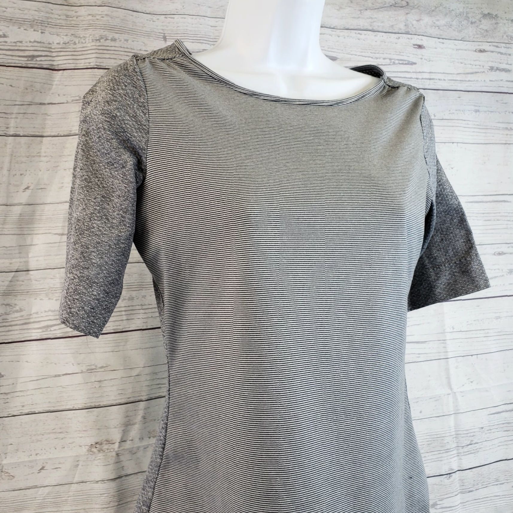 Prana prAna Womens Top Sz S Gray Stripes Short Sleeve T-Shirt Activewear Athleisure Size S / US 4 / IT 40 - 4 Thumbnail