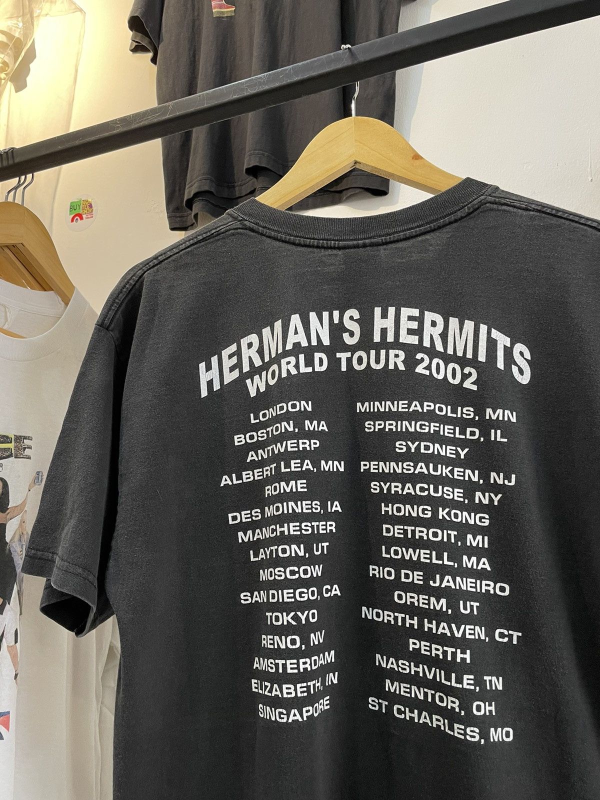 Band Tees HERMAN'S HERMITS WORLD TOUR 2002 Size US L / EU 52-54 / 3 - 4 Thumbnail