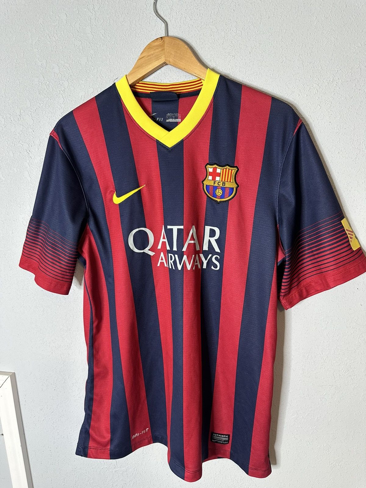 image of Football Shirt Soccer Barcelona 2013/2014 Nike Jersey Size XL in Red, Men's