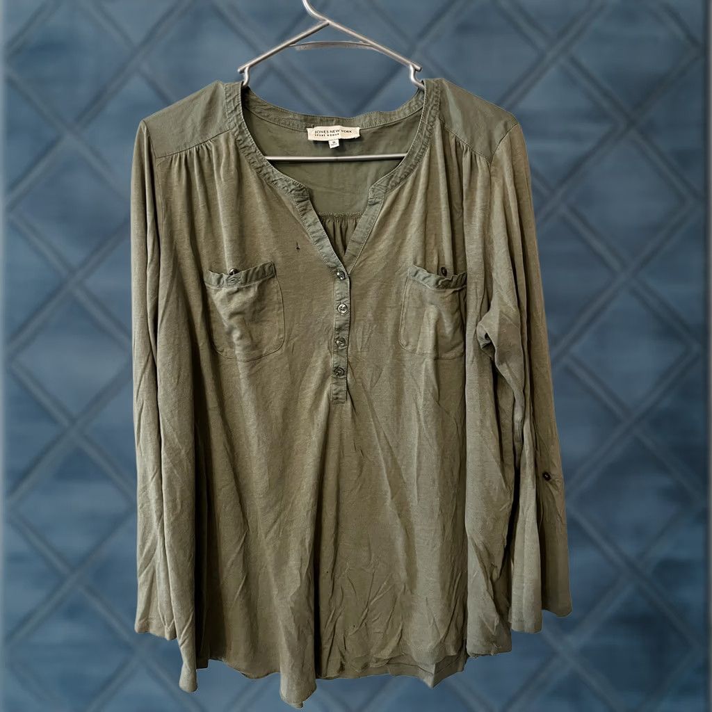 Jones New York Jones New York Henley Top Womens 1X Long Sleeve Button Chest Pockets Green Blouse Size XL / US 12-14 / IT 48-50 - 1 Thumbnail