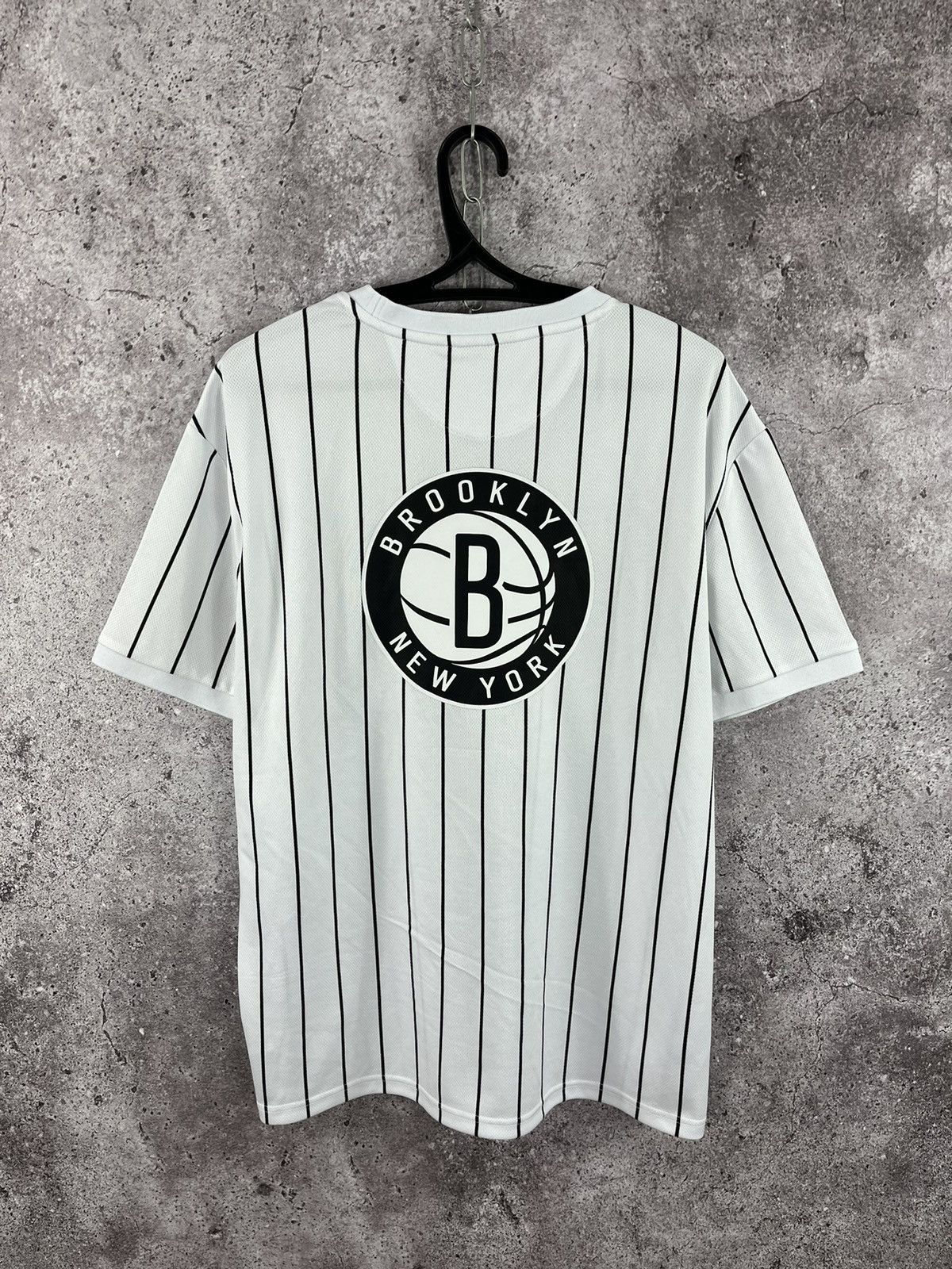 NBA × Vintage NBA Nets Brooklyn New York T-Shirt Big Logo Size L Size US L / EU 52-54 / 3 - 6 Thumbnail
