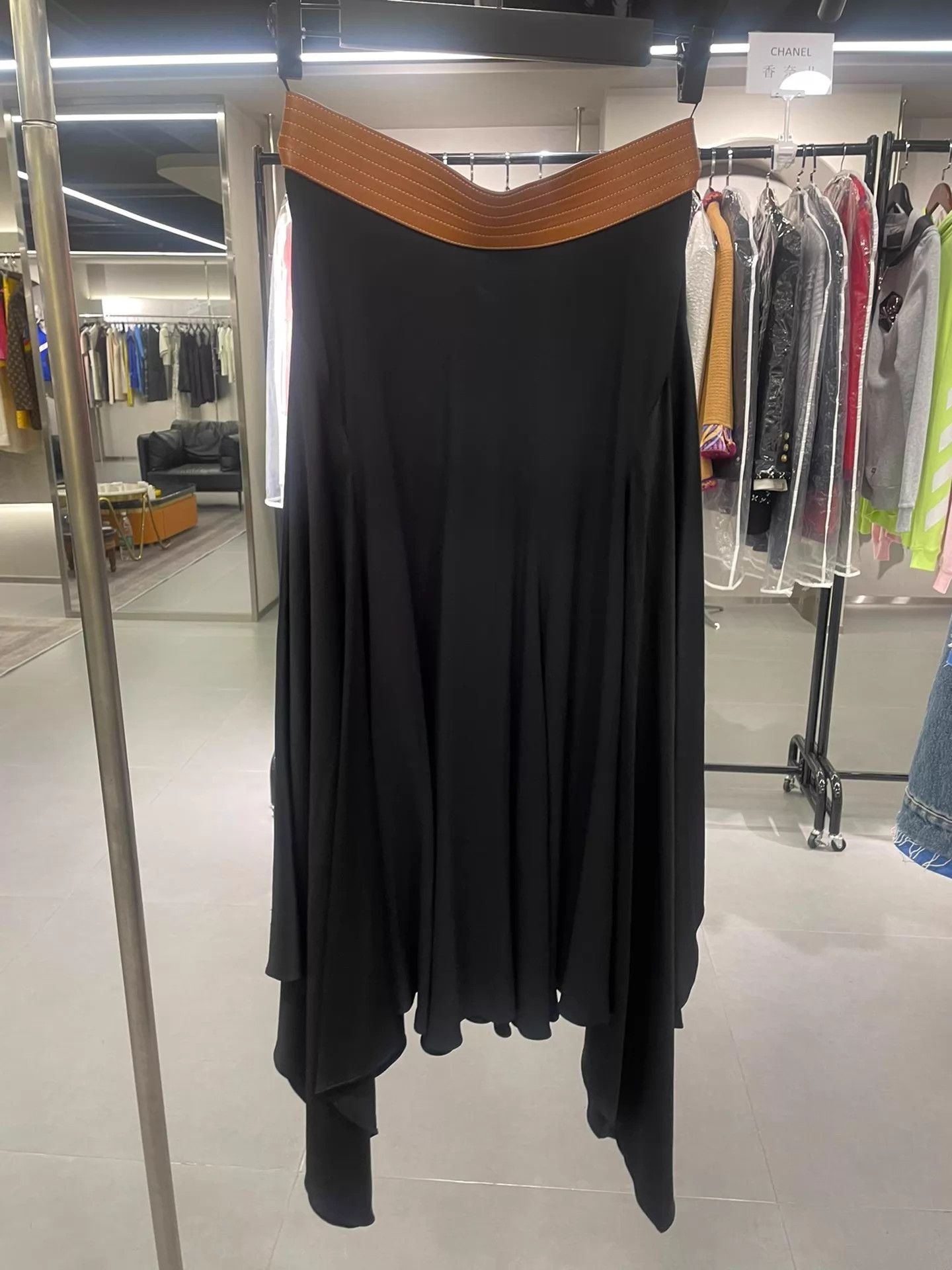 Loewe LOEWE Black Irregular Pleated Skirt 36 99 New Size 25" / US 0 / IT 36 - 1 Thumbnail