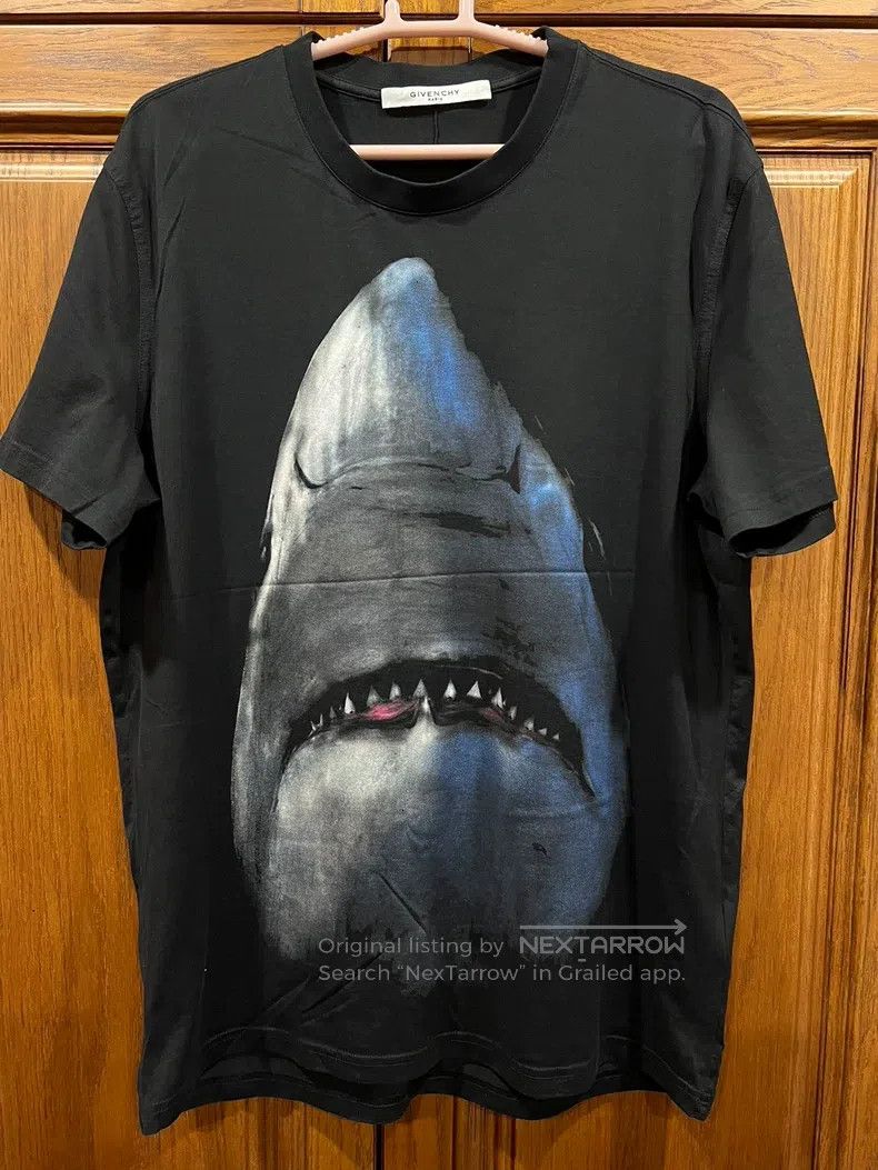 Givenchy Givenchy Shark Short-Sleeve Shirt One L Size Quick Dispatc Size US L / EU 52-54 / 3 - 1 Thumbnail