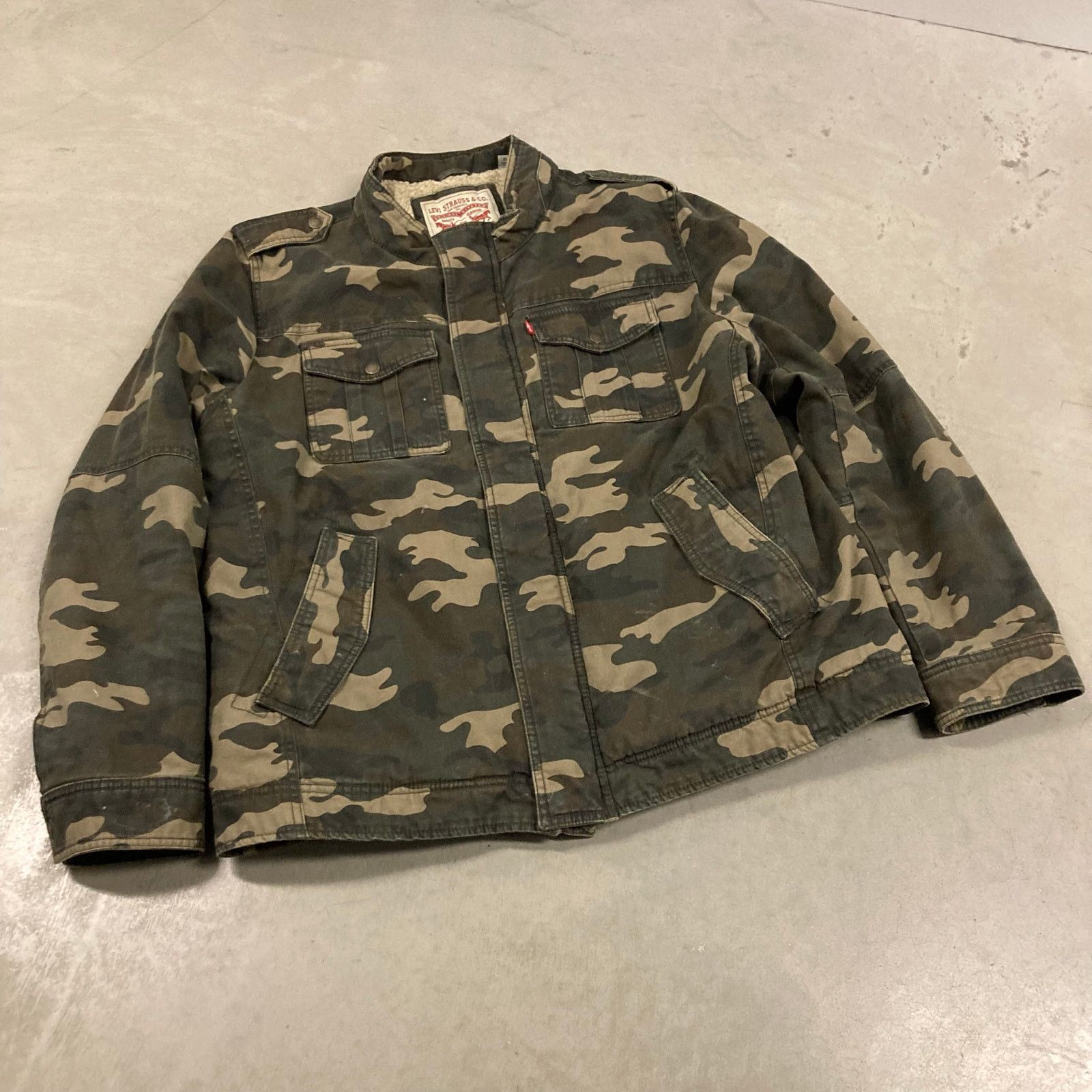 Levi's × Vintage y2k fur lined camo Levi’s jacket Size US XL / EU 56 / 4 - 1 Thumbnail
