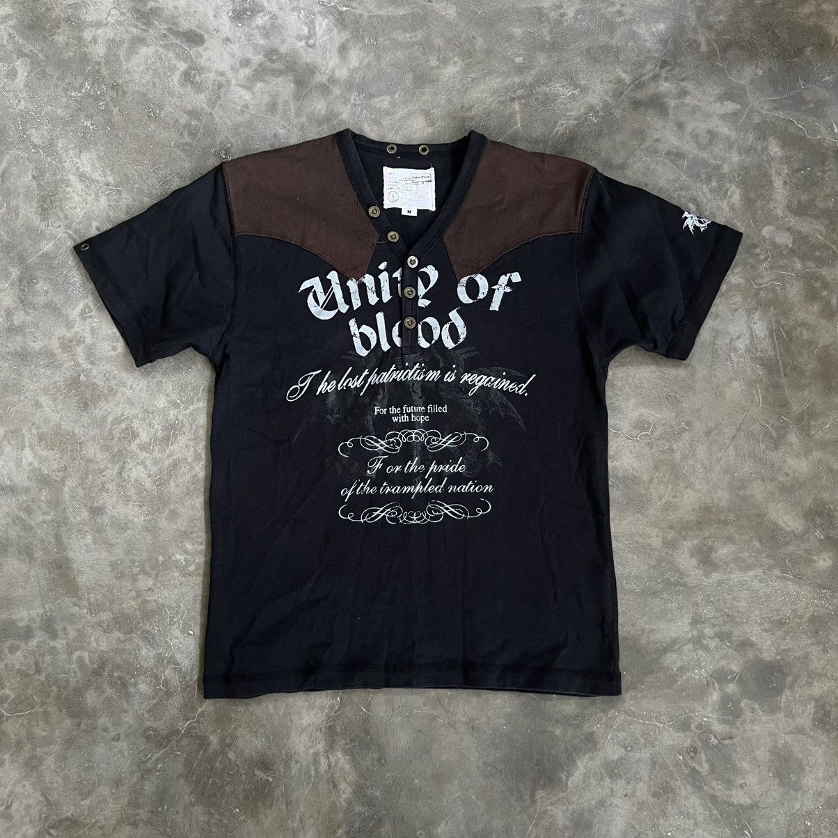 Japanese Brand 2000s Calm Flow Western Poem gothic T-Shirt Size US M / EU 48-50 / 2 - 1 Thumbnail