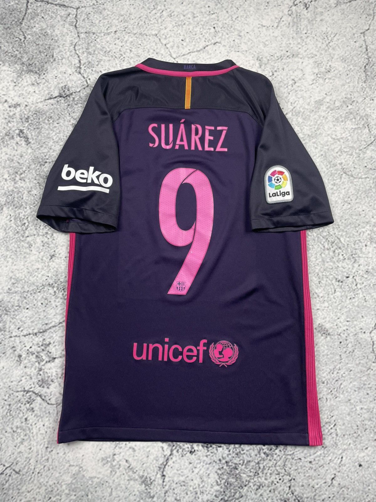 Nike Nike S FC Barcelona 16/17 Away #9 Suarez Jersey Drip OG eg Size US S / EU 44-46 / 1 - 1 Thumbnail