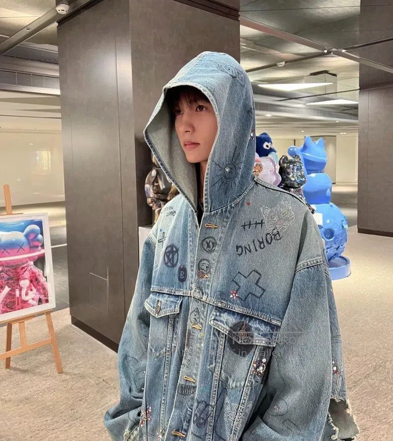 Balenciaga Balenciaga Crystal Hand Painted Graffiti Destroyed Hooded Size US S / EU 44-46 / 1 - 9 Thumbnail