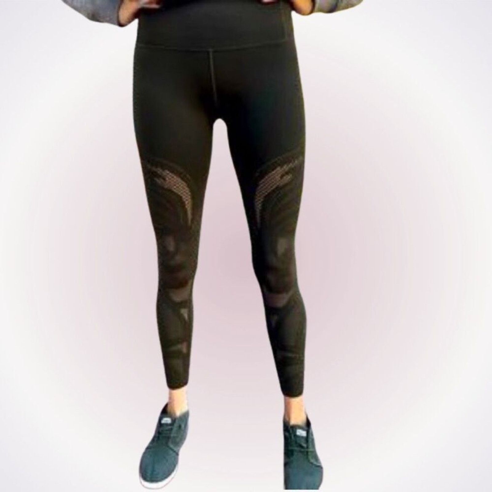 Lululemon Lululemon olive green laser cut floral leggings | Sz 4 Size 27" / US 4 / IT 40 - 1 Thumbnail