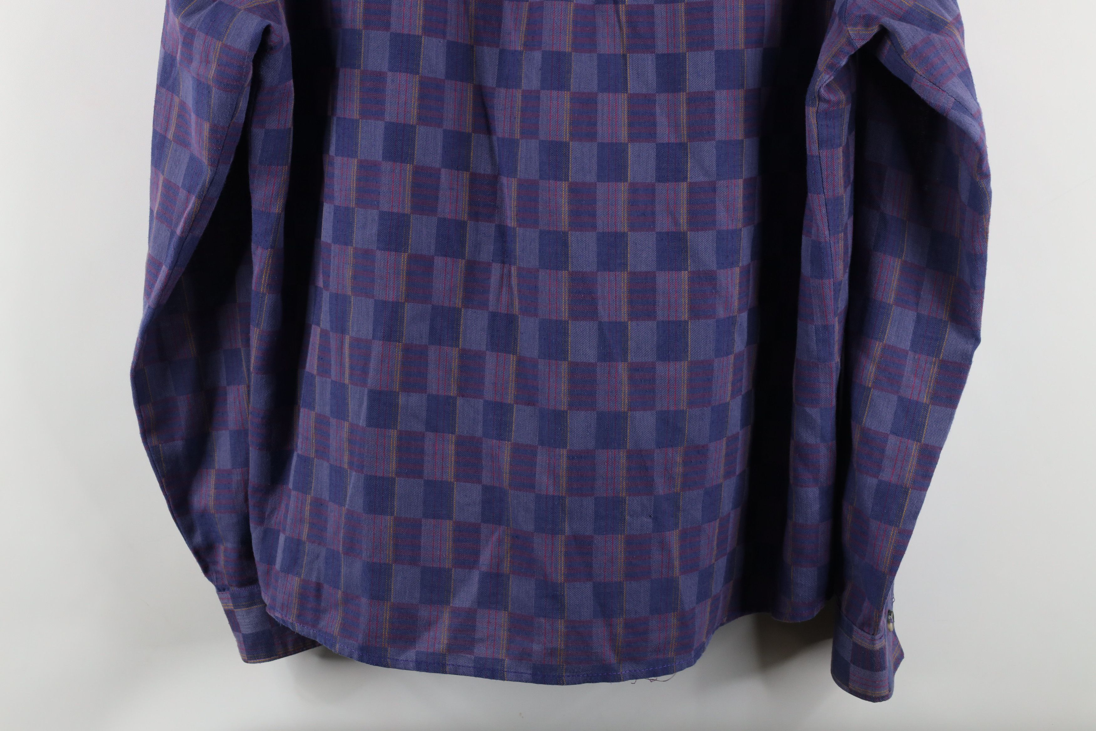 Vintage Vintage 90s Streetwear Geometric Collared Button Shirt Size US L / EU 52-54 / 3 - 9 Thumbnail