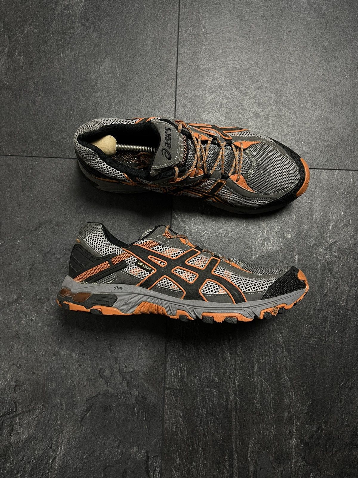 Vintage asics gel low top sneakers gore tex