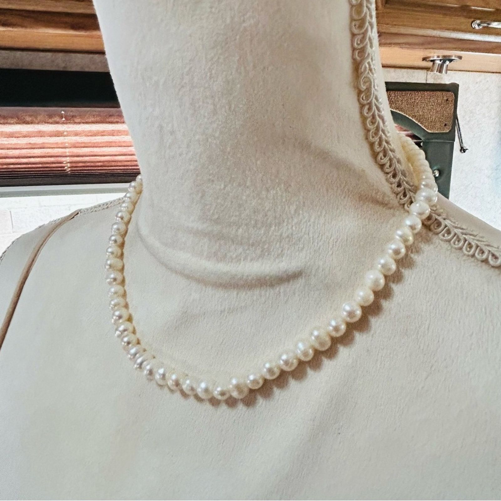 Handmade Handcrafted elegant classy white freshwater pearl necklace Size ONE SIZE - 5 Thumbnail
