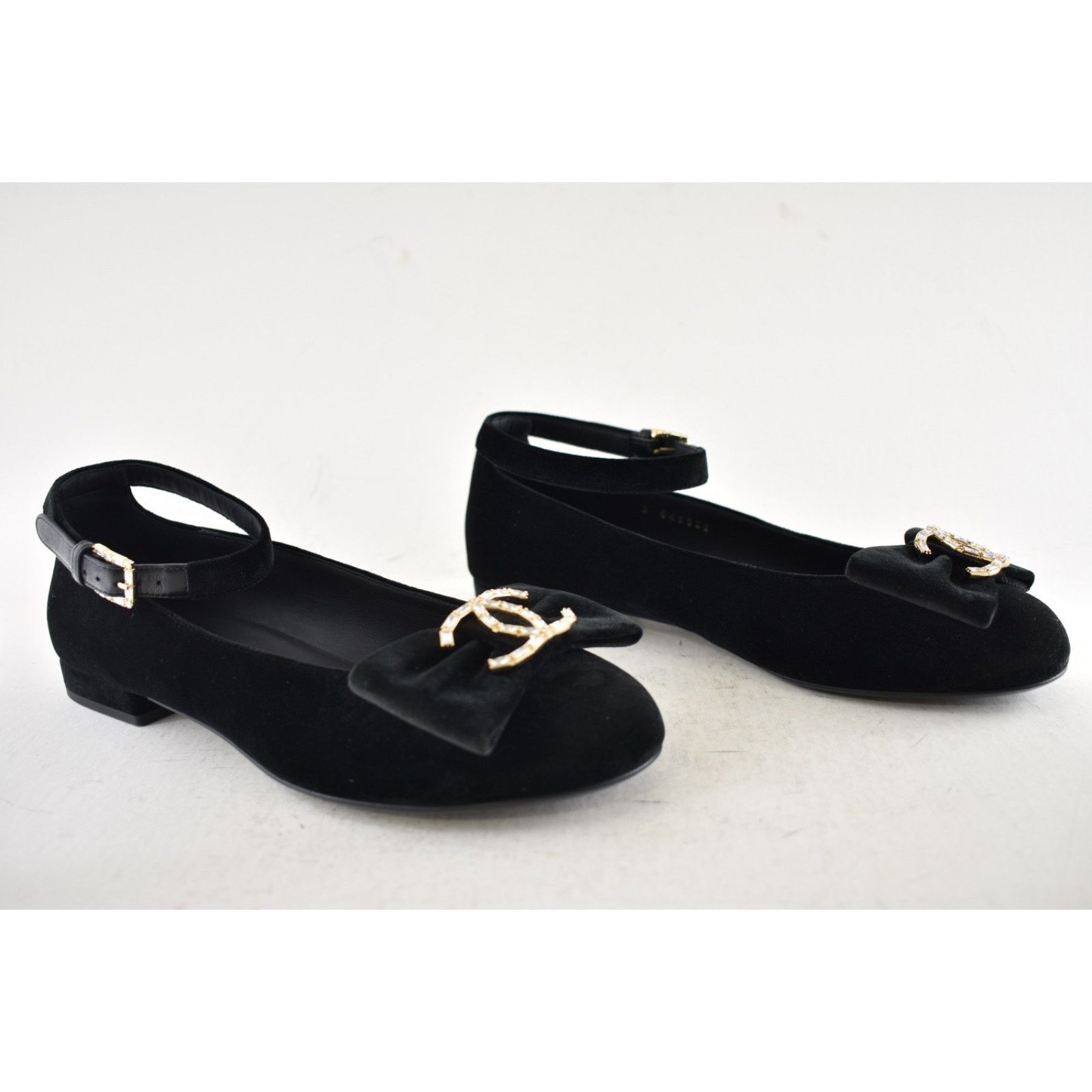 Chanel Chanel Black Velvet Crystal CC Bow Ankle Strap Flat 38.5 Size US 8.5 / IT 38.5 - 6 Thumbnail