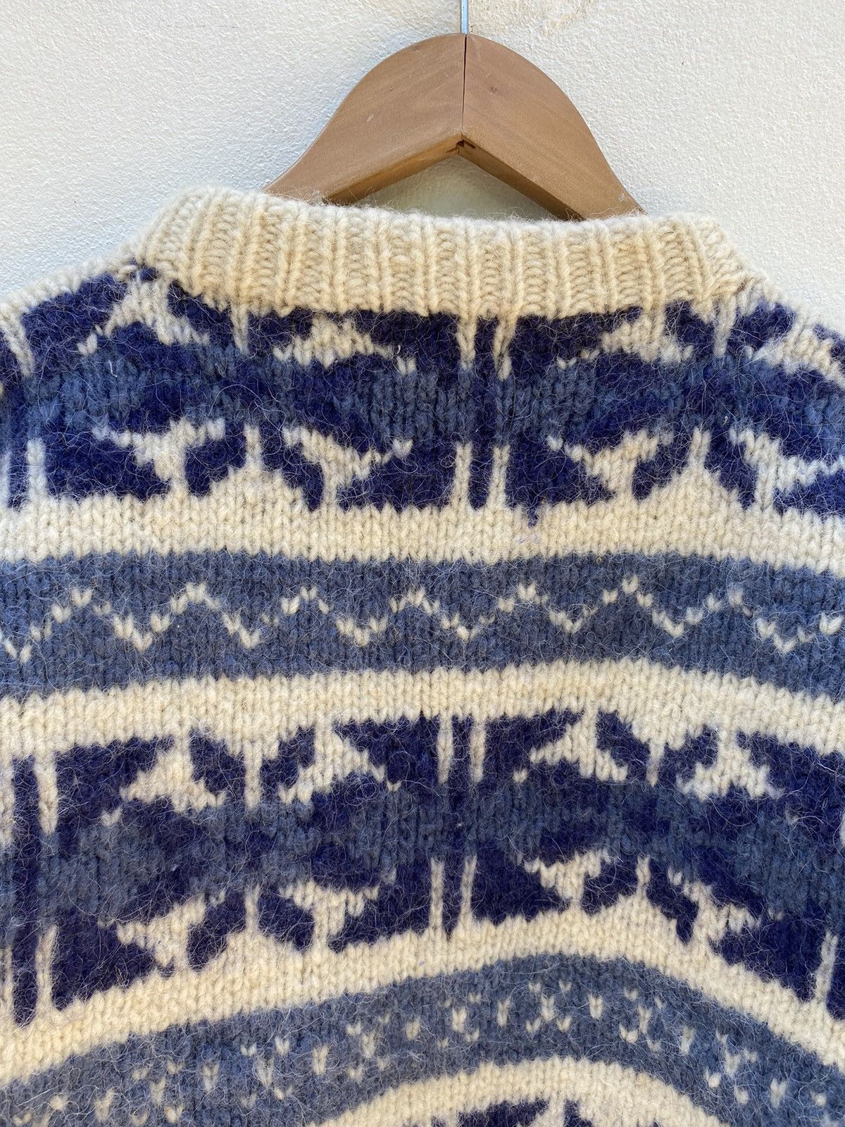 Designer × Vintage ARTESANIAS ECUADOR Blue and Cream Nordic Knit Sweater Size US S / EU 44-46 / 1 - 4 Thumbnail