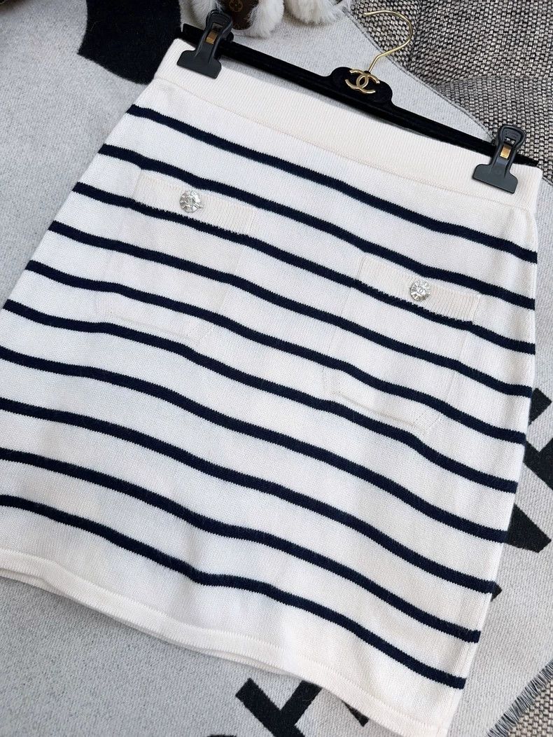 Chanel Chanel 23c white background black striped cashmere knitted Size 25" / US 0 / IT 36 - 4 Thumbnail