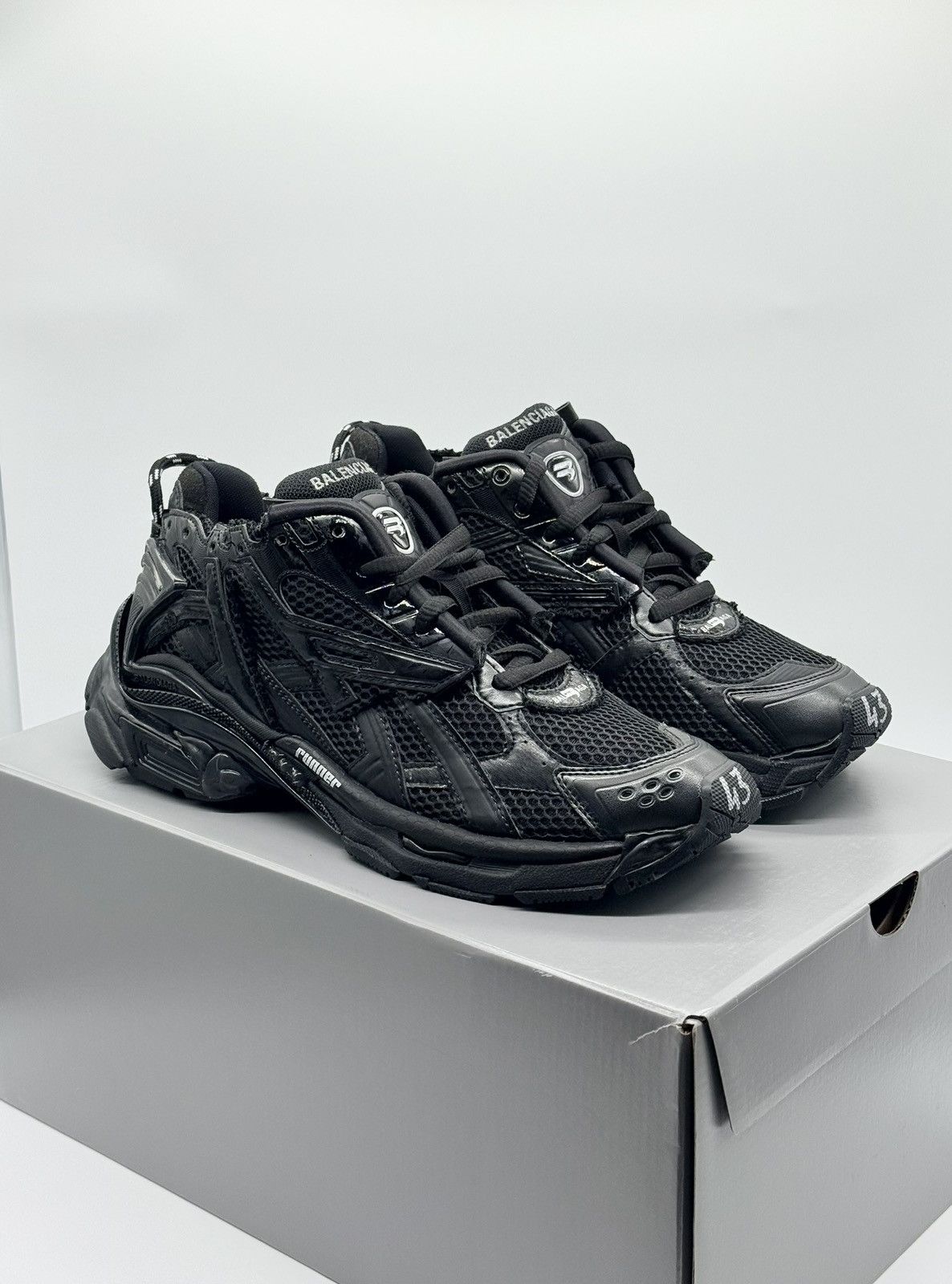 Brand new balenciagas size 10 mens BRAND NEW/ BALENCIAGAS MEN SHOES SIZE 44/=10 1/2 was $600  main image 3