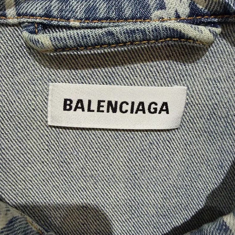 Balenciaga Balenciaga Letter Logo Embossed Denim Jacket Size XS / US 0-2 / IT 36-38 - 6 Thumbnail