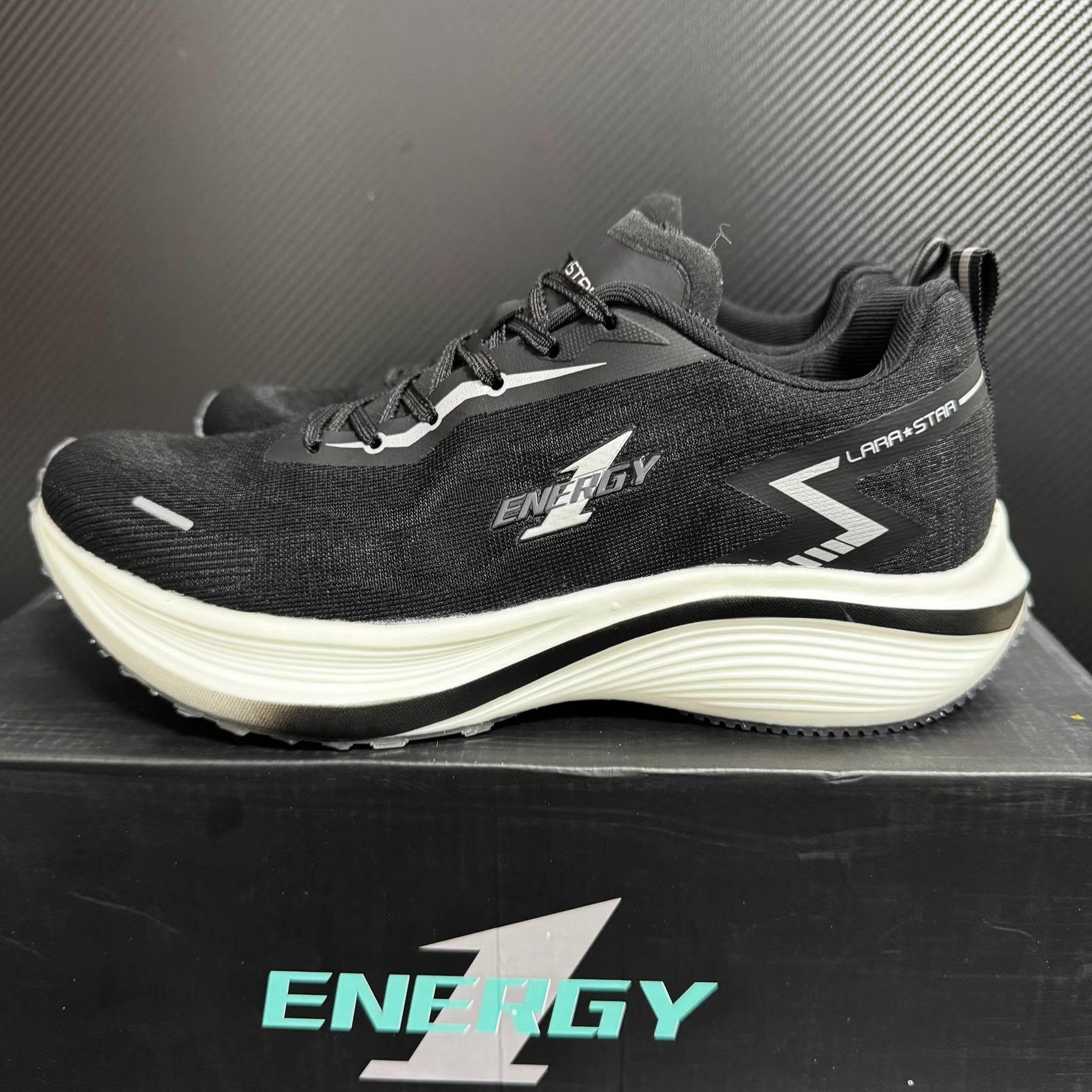 Nike LARASTAR Energy 1 Q10 Size US 7 / EU 40 - 1 Thumbnail