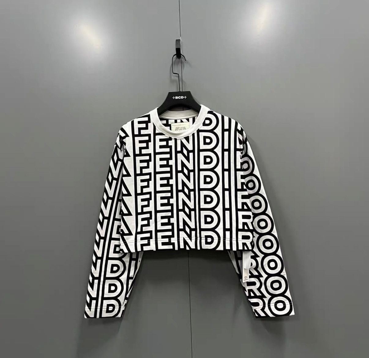 Fendi FENDI Capsule All-Over Letter Print Cropped Sweatshirt J41 Size L / US 10 / IT 46 - 1 Thumbnail
