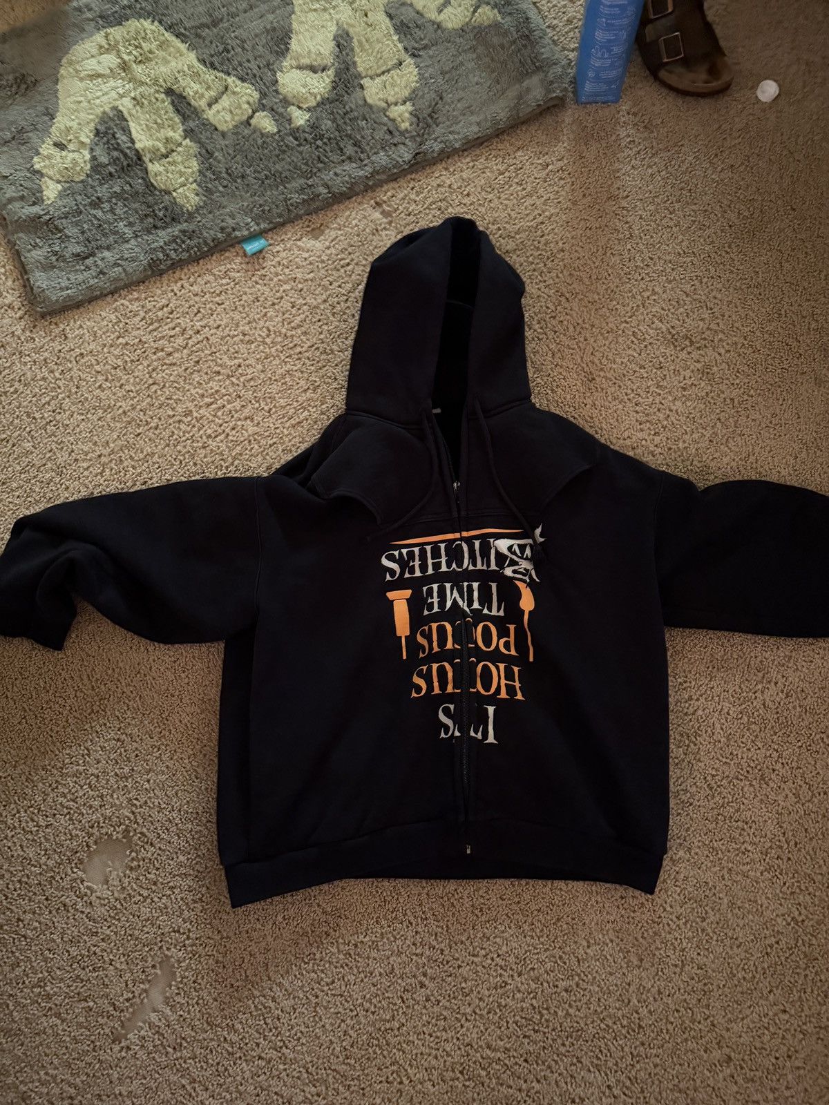 Vetements Vetements upside down runway hocus pocus hoodie Size US M / EU 48-50 / 2 - 1 Thumbnail